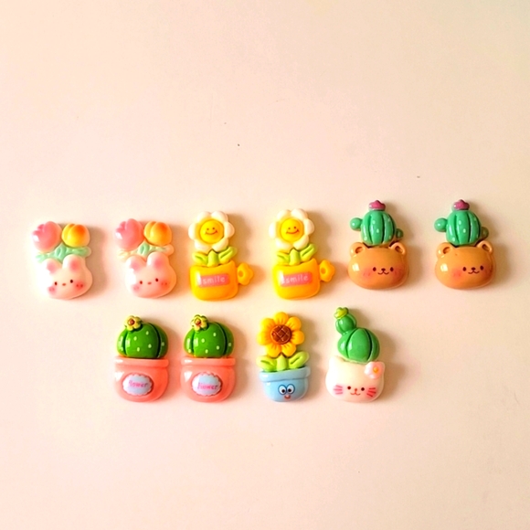 Charms Resin Beads 10 Pieces DIY Cactus Flower Cartoon Multi-Color New - Picture 1 of 7